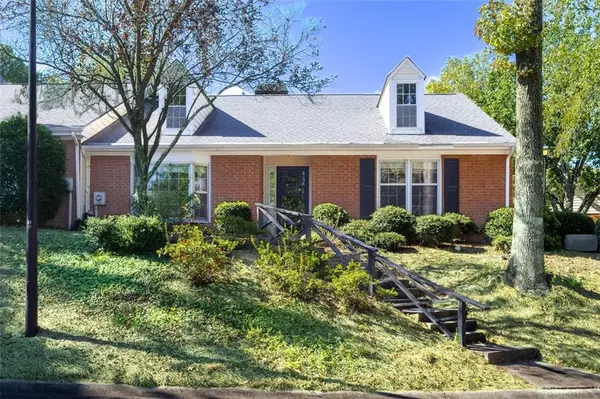 Peachtree Corners, GA 30092,6501 Deerings LN