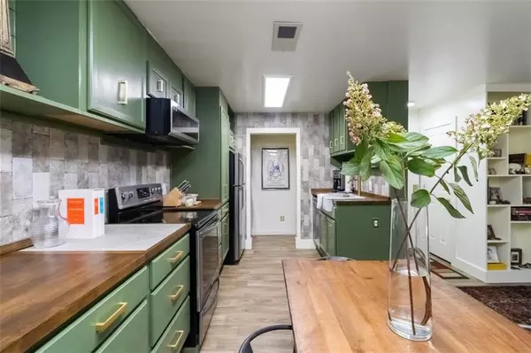 Atlanta, GA 30328,104 GRANVILLE CT #104
