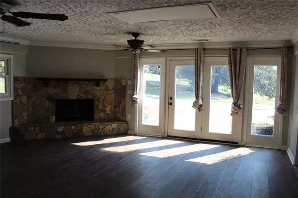 Cornelia, GA 30531,192 Summit ST