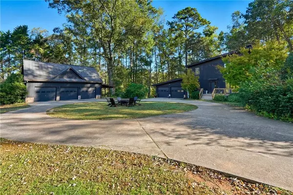 6700 Yacht Club DR, Acworth, GA 30102
