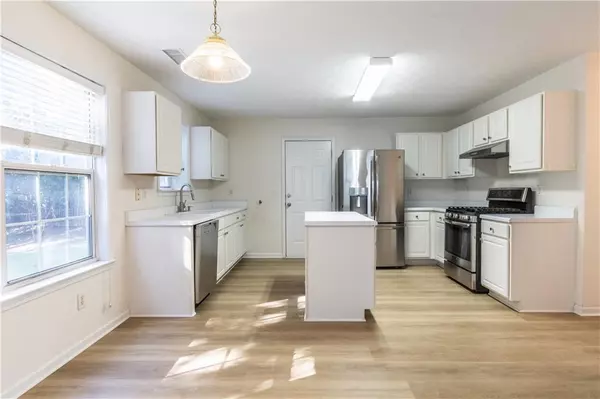 Suwanee, GA 30024,512 Antler LN