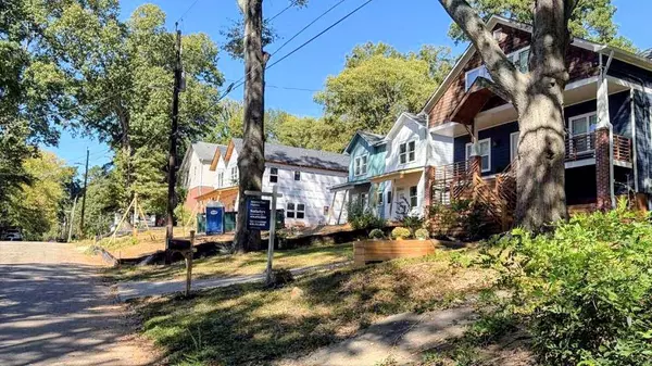 Atlanta, GA 30318,2015 Lois PL NW