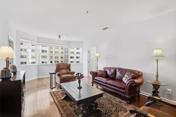 Atlanta, GA 30309,2499 Peachtree RD NE #306
