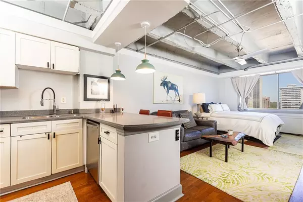 Atlanta, GA 30305,2479 Peachtree RD NE #1711