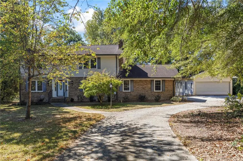 Conyers, GA 30012,584 Oak CT NW