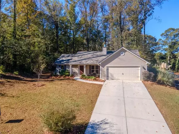 216 Falling Leaf LN, Winder, GA 30680