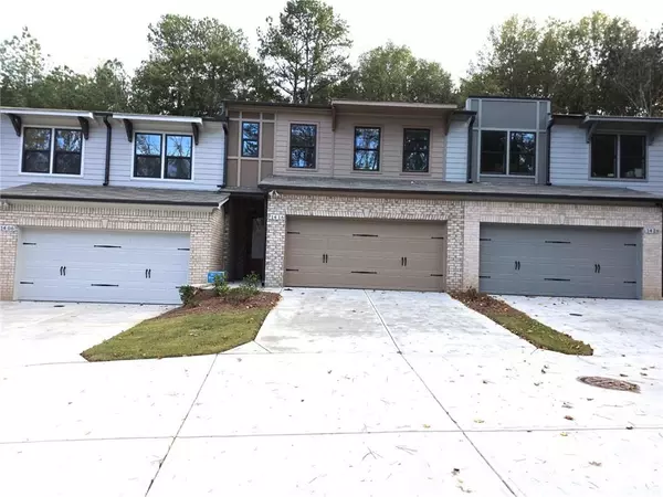 1416 Lucan LN, Lawrenceville, GA 30043