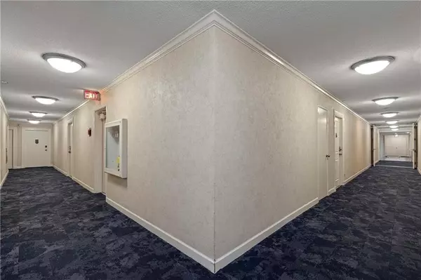 Atlanta, GA 30308,300 W Peachtree ST NE #3M