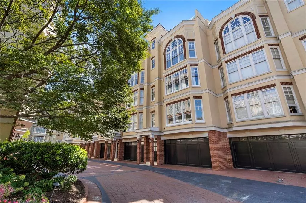 Atlanta, GA 30305,3541 Roswell RD NE #4