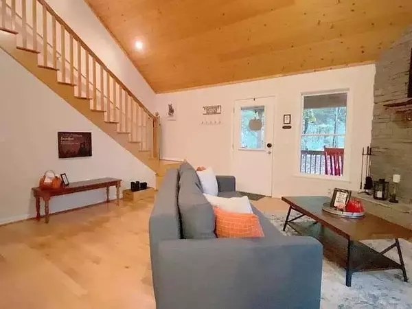 Dahlonega, GA 30533,265 Hound Dog LN