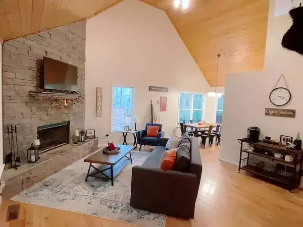 Dahlonega, GA 30533,265 Hound Dog LN