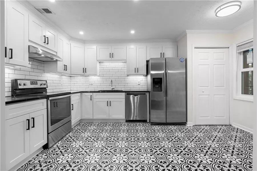 365 Winding River DR #E, Atlanta, GA 30350