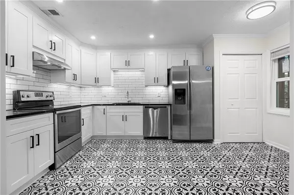 365 Winding River DR #E, Atlanta, GA 30350