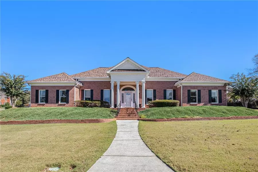 2461 Grande Oak CIR, Lawrenceville, GA 30043