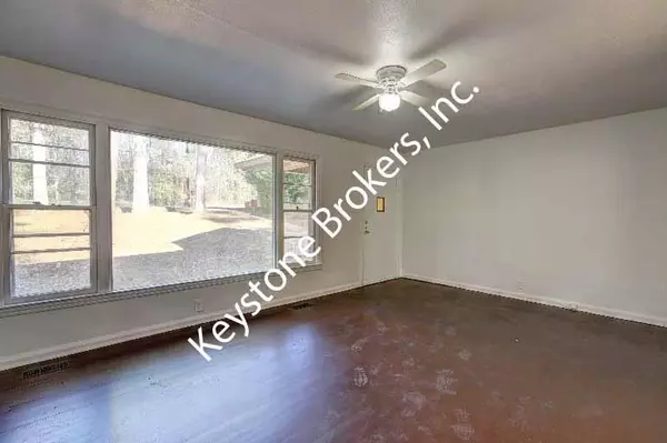 Macon, GA 31211,1752 Upper River RD