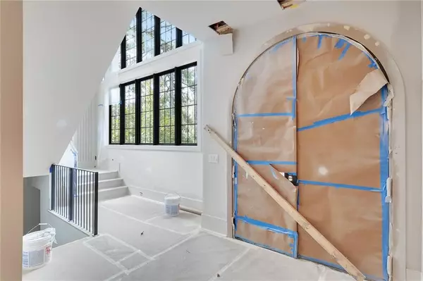 Atlanta, GA 30328,5845 Greenbrier RD