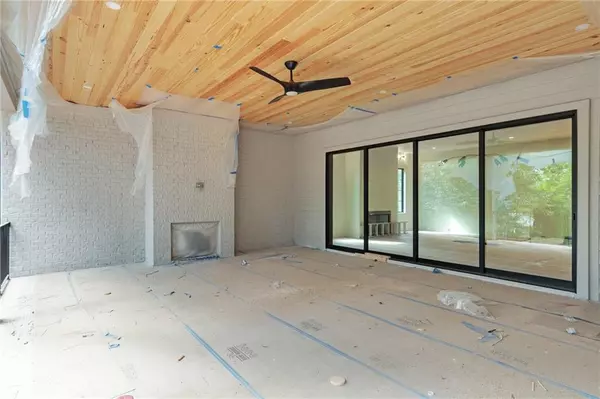 Atlanta, GA 30328,5845 Greenbrier RD