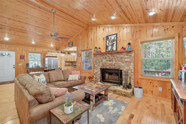 Tiger, GA 30576,489 GLASSY ORCHARD RD