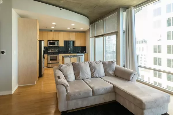 Atlanta, GA 30309,943 PEACHTREE ST NE #1805