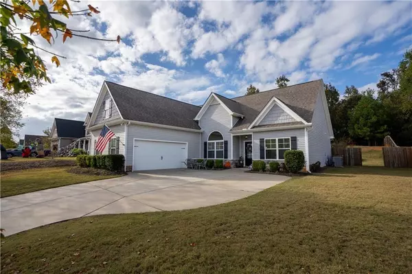 5641 Wooded Valley WAY, Flowery Branch, GA 30542