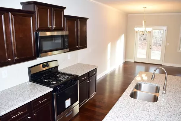 Lawrenceville, GA 30044,5 Holdings DR