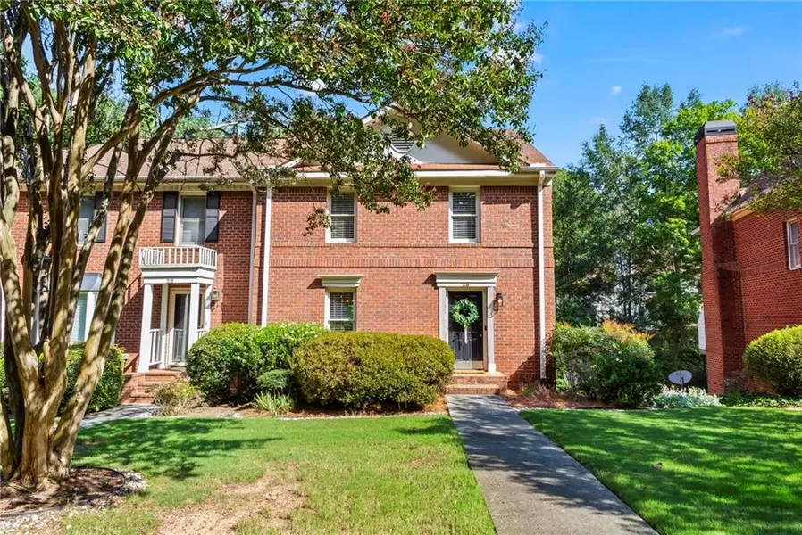 28 Huntington Place DR, Atlanta, GA 30350