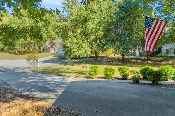 Loganville, GA 30052,652 Magnolia DR