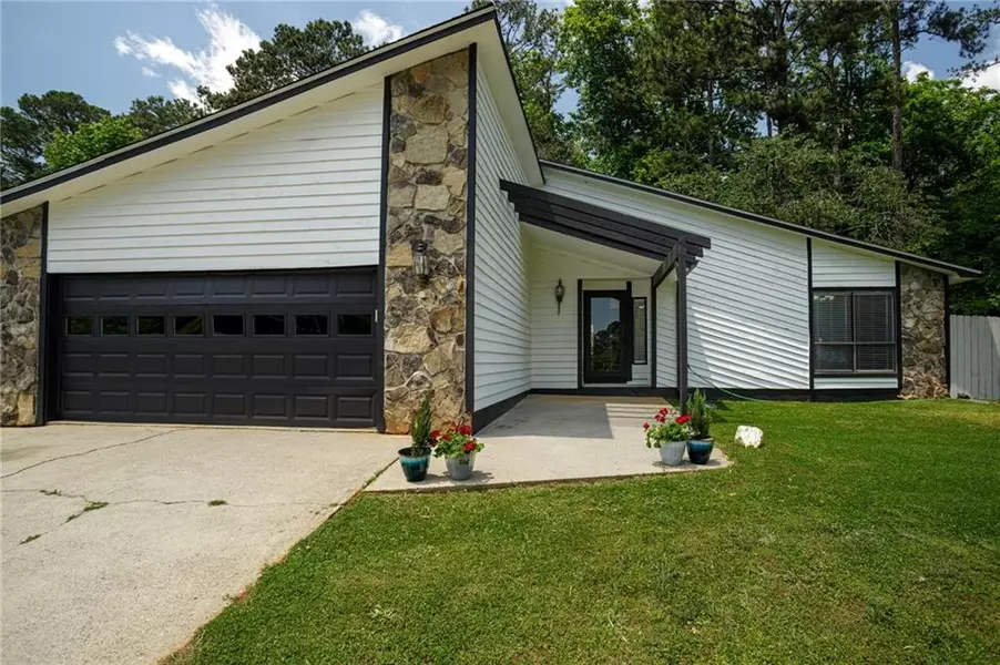 812 Steeple Chase DR, Lawrenceville, GA 30044