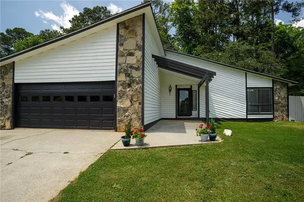 812 Steeple Chase DR, Lawrenceville, GA 30044