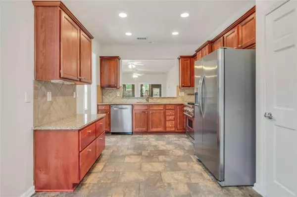 Hoschton, GA 30548,6420 Rockpoint LN