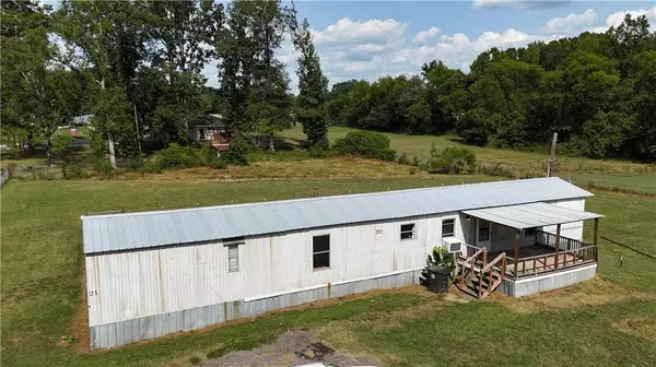 21 Clubhouse DR NE, White, GA 30184