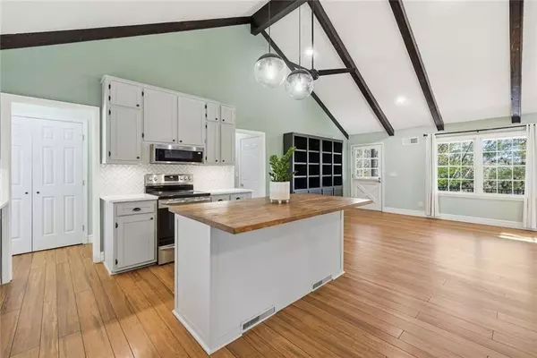 Ellenwood, GA 30294,5833 Little Mountain DR