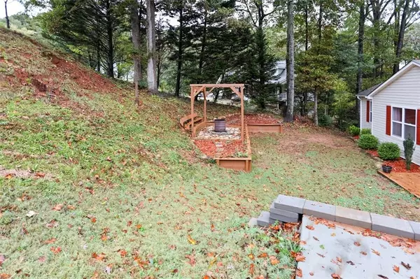 Loganville, GA 30052,3711 RAMBLING WOODS DR