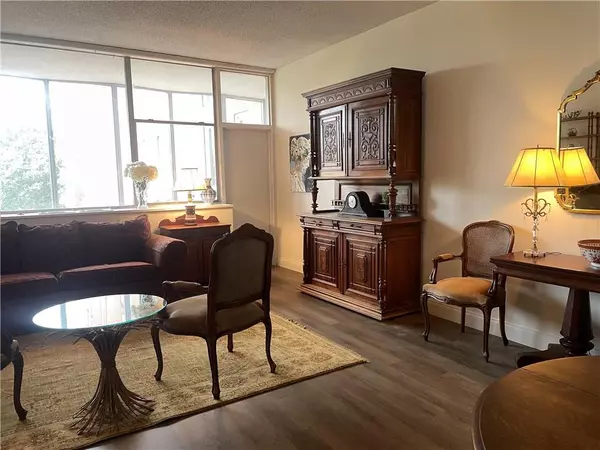 Atlanta, GA 30305,3060 Pharr Court North NW #417