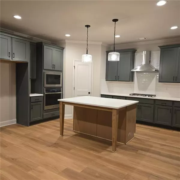 Loganville, GA 30052,904 Bessie CT