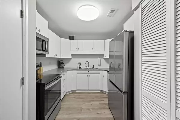 Atlanta, GA 30319,3645 Peachtree RD NE #203