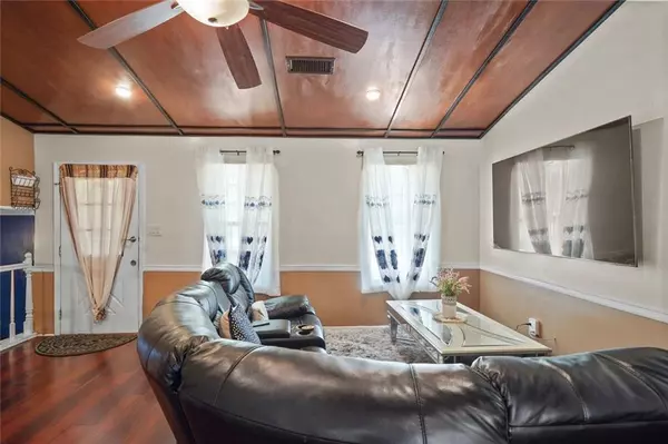 Stone Mountain, GA 30088,884 Forest PATH