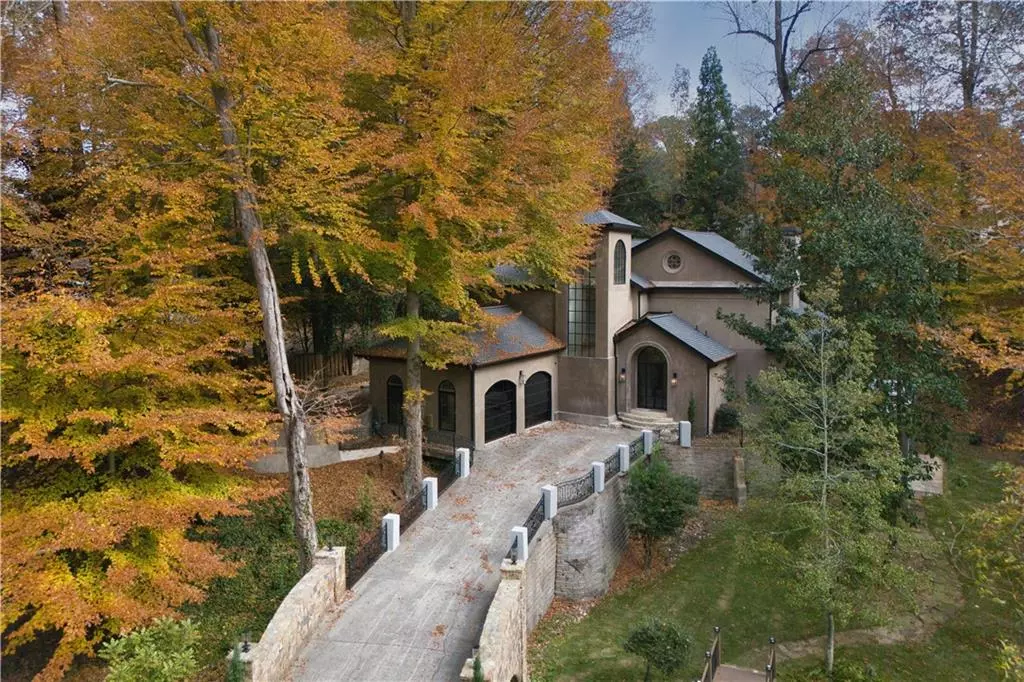 Atlanta, GA 30342,3879 Peachtree Dunwoody RD NE