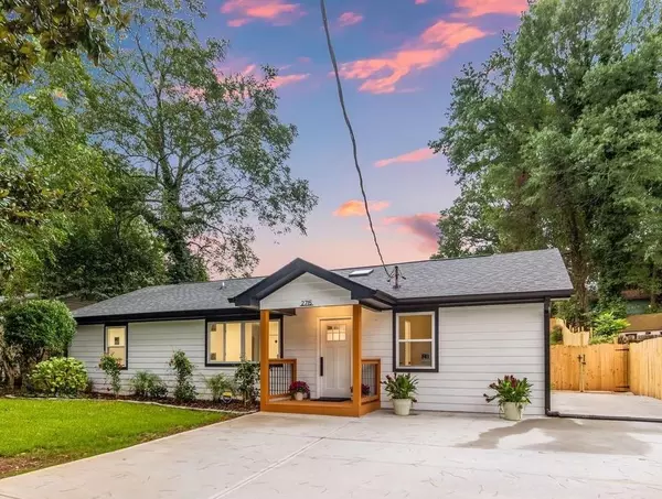 2715 Ellen WAY, Decatur, GA 30032