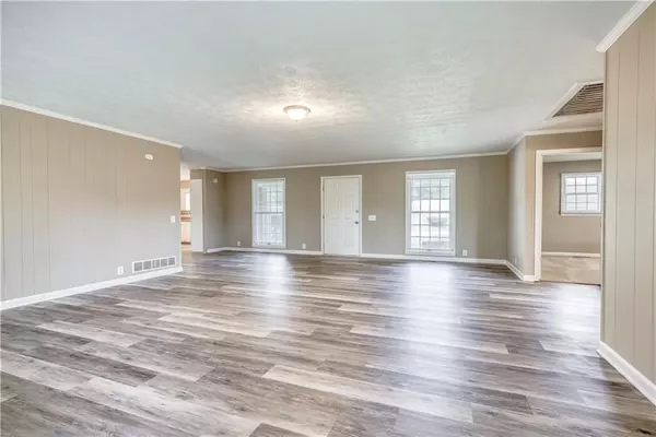 Gillsville, GA 30543,2174 Highway 323