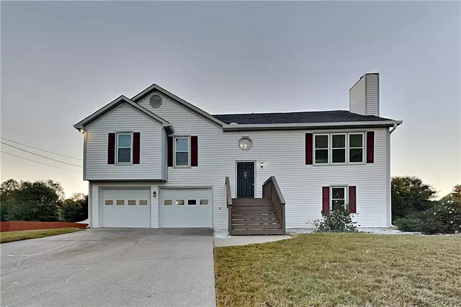 210 Meadow View DR, Grayson, GA 30017