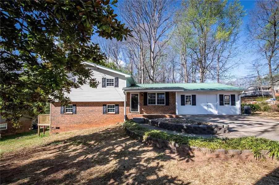 6225 Pebble DR, Douglasville, GA 30135