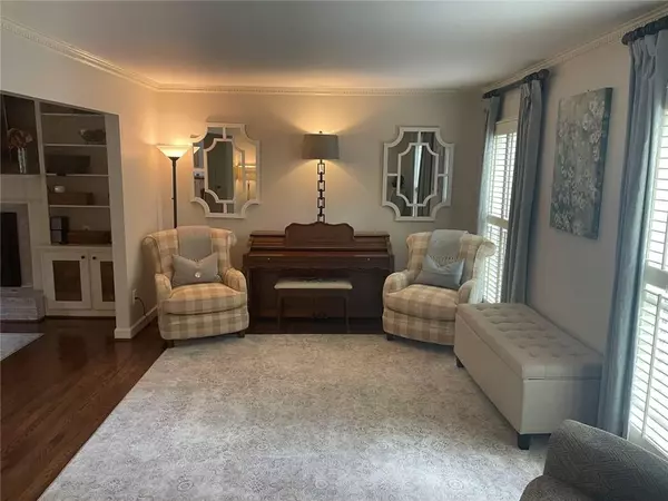 Dunwoody, GA 30338,1136 Coronation DR