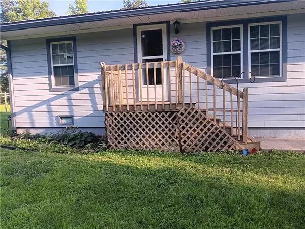 White, GA 30184,13 Black RD NE