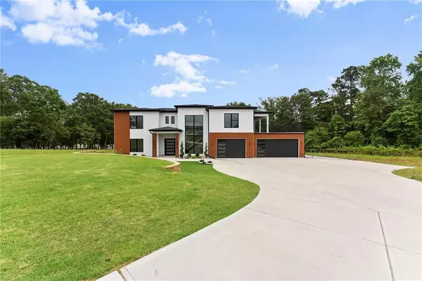 Hartwell, GA 30643,151 South Pointe DR