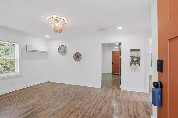 Austell, GA 30106,5637 Owens DR