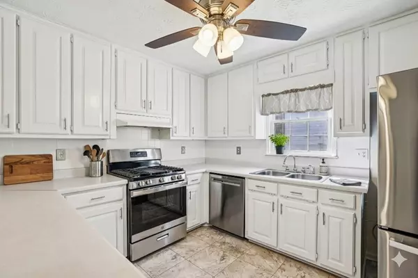 Snellville, GA 30039,3882 Cloudland DR