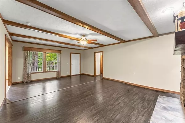 Woodstock, GA 30188,512 S Holly Springs Rd