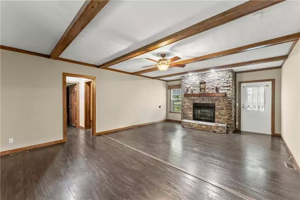 Woodstock, GA 30188,512 S Holly Springs Rd