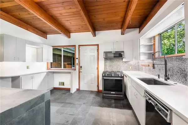 Atlanta, GA 30344,2028 Dewberry LN